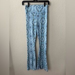Mumu Moves Blue Patterned Flare Leggings size S